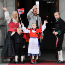 17 May: The Crown Prince and Crown Princess and their family greet the Children's Parade in Asker outside Skaugum Estate (Photo: Fredrik Varfjell / NTB scanpix) 